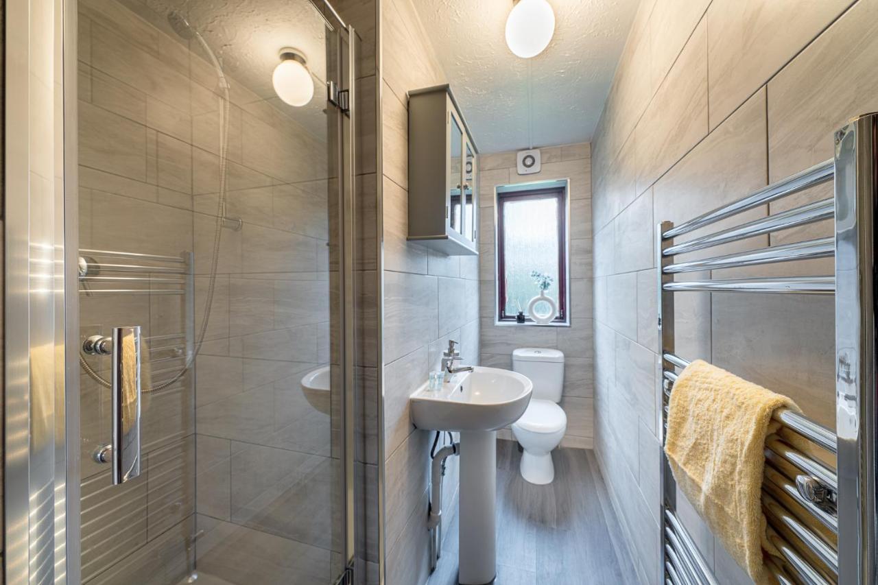 Grange Studio Apartment - Heathrow Staines-upon-Thames Exterior foto