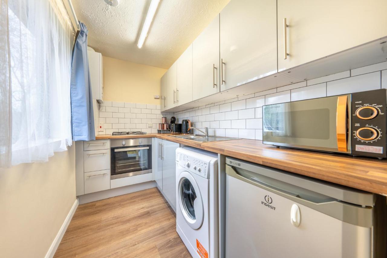 Grange Studio Apartment - Heathrow Staines-upon-Thames Exterior foto