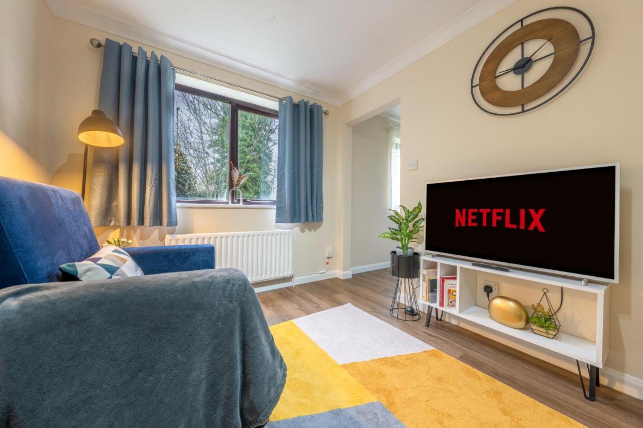 Grange Studio Apartment - Heathrow Staines-upon-Thames Exterior foto
