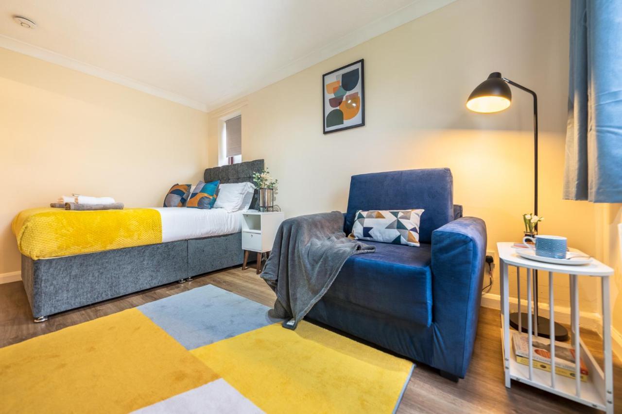 Grange Studio Apartment - Heathrow Staines-upon-Thames Exterior foto