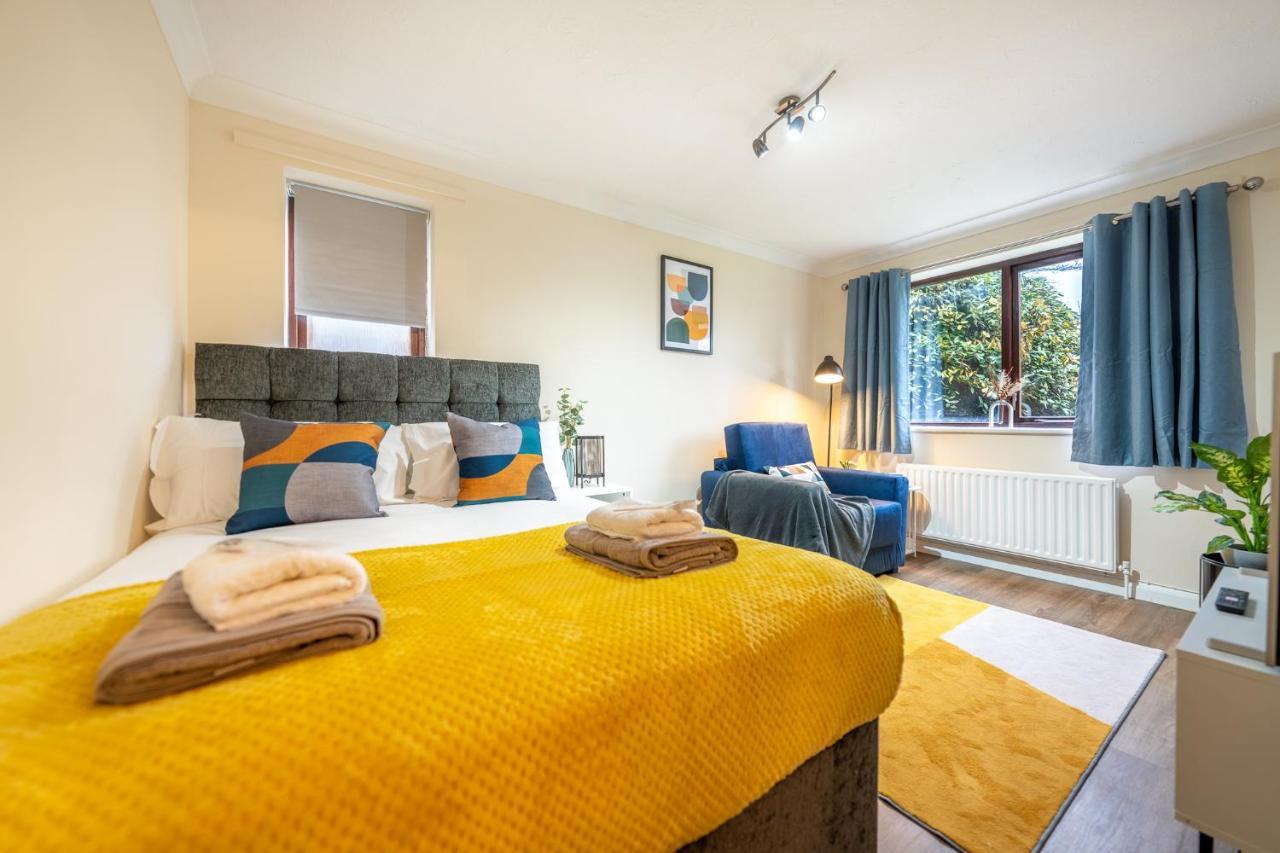 Grange Studio Apartment - Heathrow Staines-upon-Thames Exterior foto